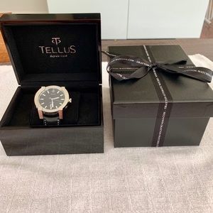 TELLUS Parenthesis automatic dress watch.
